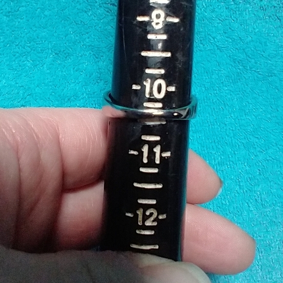 Silvertone large green stone decorative intricate ring - Picture 2 of 5